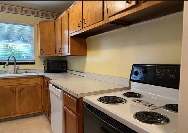Photo - 61 Leicester Dr