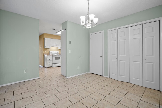2231 Woodridge Ln Unit B