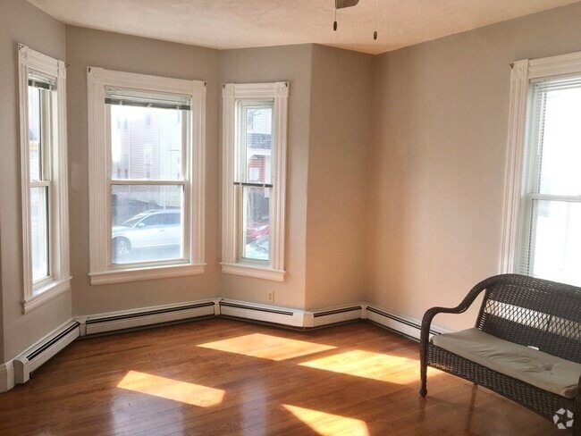Building Photo - 13 Glenwood Ave Unit 1 Rental