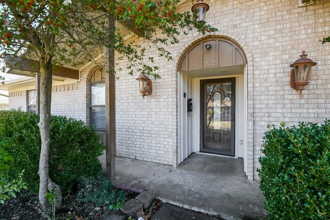 Photo - 2532 Belhaven Dr