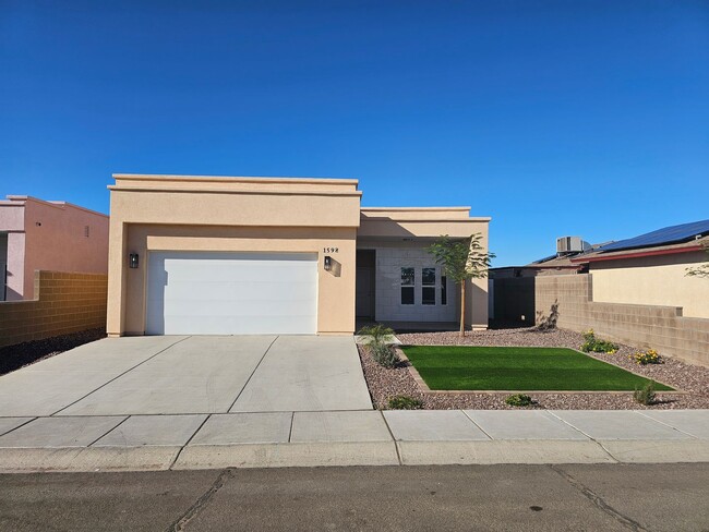 Building Photo - 1598 N 9th Ave