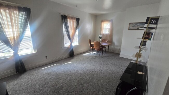 Photo - 511 W Jefferson Blvd