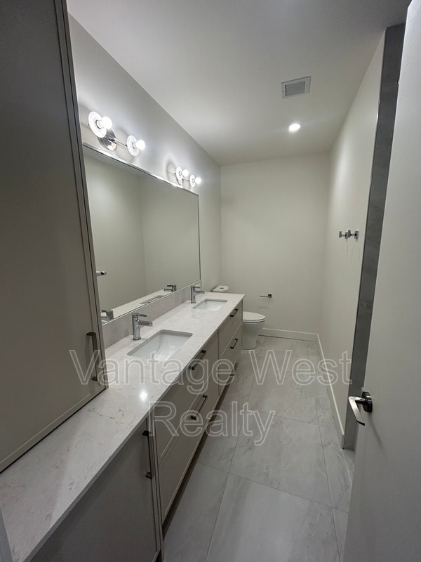 Photo - 3340-3340 Lakeshore Rd