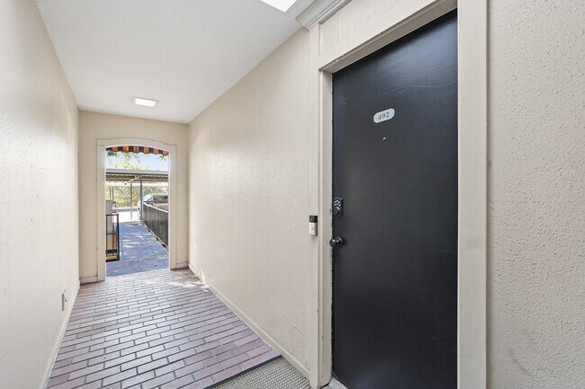 Photo - 4637 Wild Indigo St Unidad 492