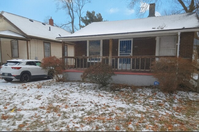 Building Photo - 1657 Pointview Ave