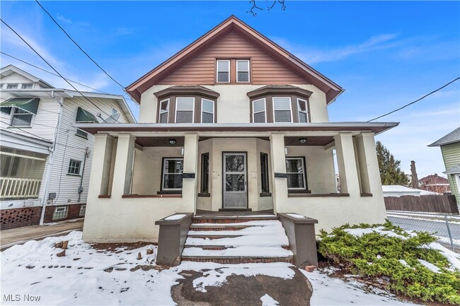 Building Photo - 4102 Brooklyn Ave Unit 4102/Right