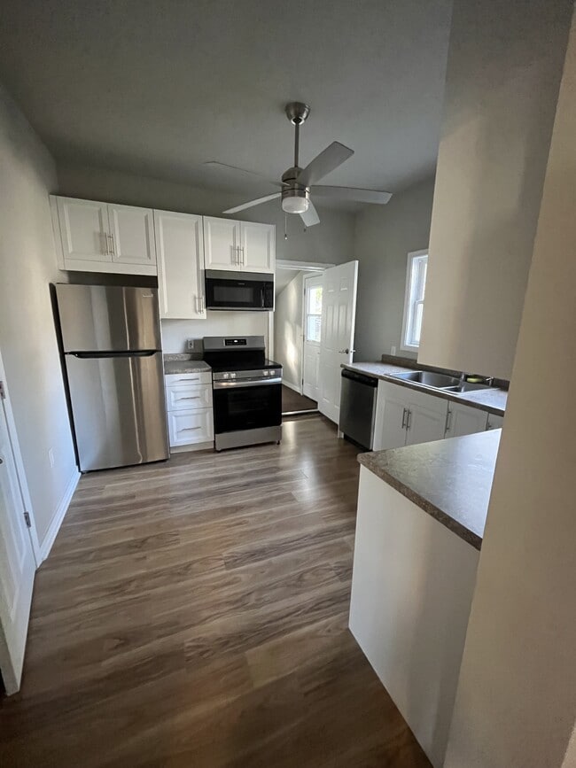 Photo - 215 W Maple St