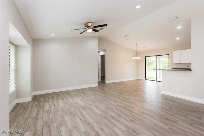 Photo - 524 Lone Star Ln