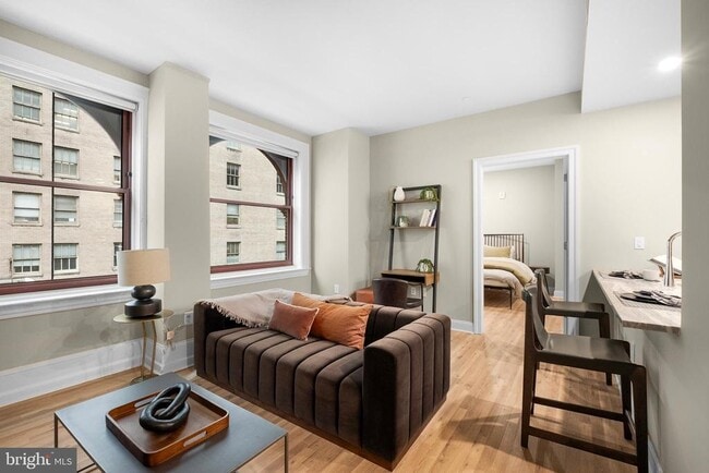 Building Photo - 1420 Chestnut St Unit 708 Rental