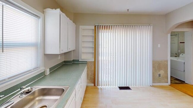 Building Photo - 311 N 12th St