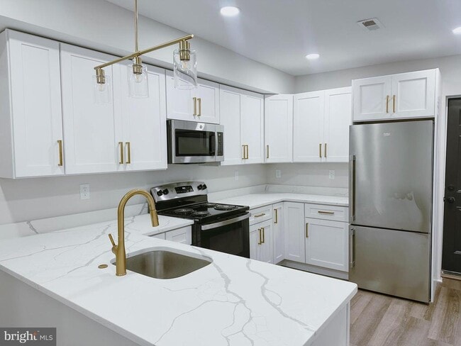Photo - 1110 W Lombard St