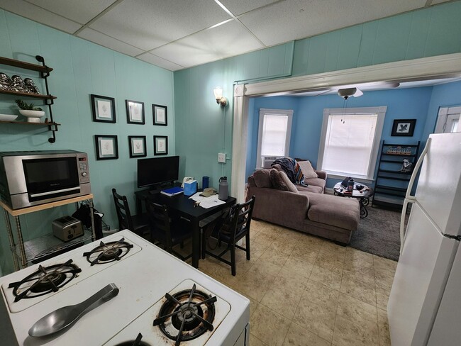 Building Photo - 617 Rimmon St Unit 2 Rental