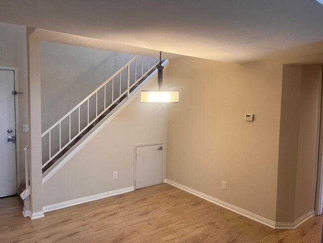 Photo - 2 Bedroom 2 Bathroom Plus Loft in Prime Woodland Hills Unidad 312