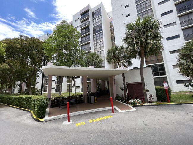 Building Photo - 16919 N Bay Rd