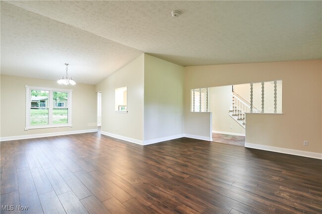 Photo - 2635 Martin Rd