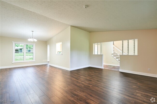 Building Photo - 2635 Martin Rd Rental