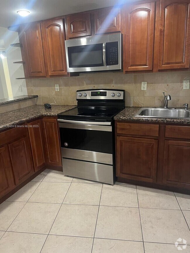 Building Photo - 1663 NE Miami Gardens Dr Unit 139 Rental