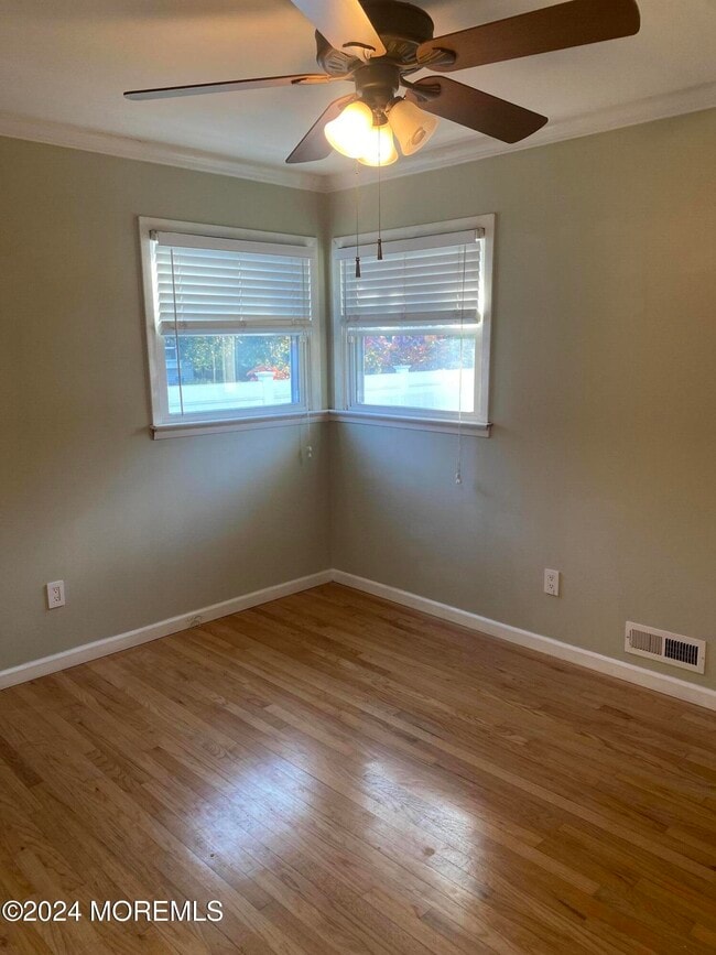 Photo - 105 Suburban Dr