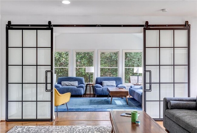 Photo - 155 Worth Dr NW