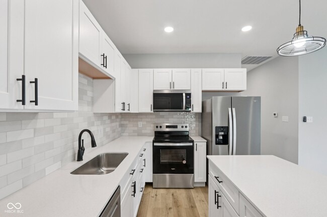 Photo - 8355 Fieldfare Way