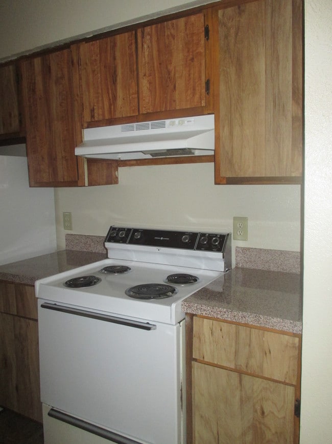 Lakeshore Villa Apartments