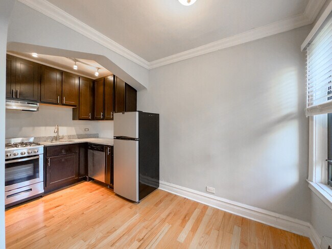 Photo - 4742 N Hermitage Ave Unit 104