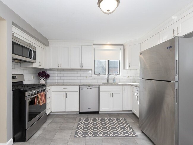 Photo - 284 Melrose St Unit B