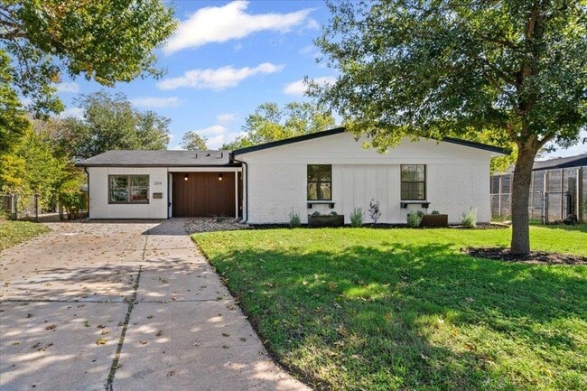 Photo - 2014 Hardy Cir