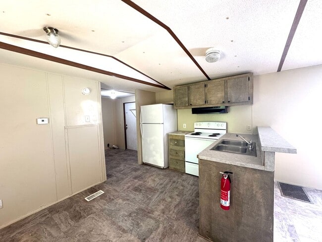 Photo - 2/2 singlewide in MH park in Greenwood, FL