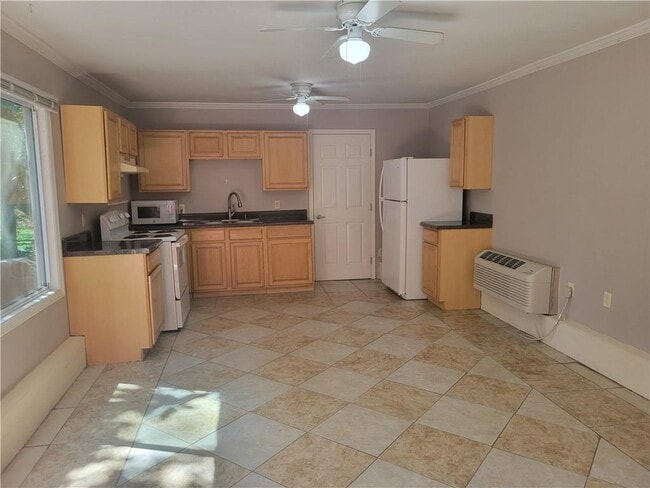 Photo - 591 Bolan St SE