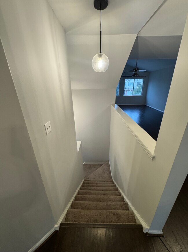 Escalera 2 - 268 Camel Bend Ct