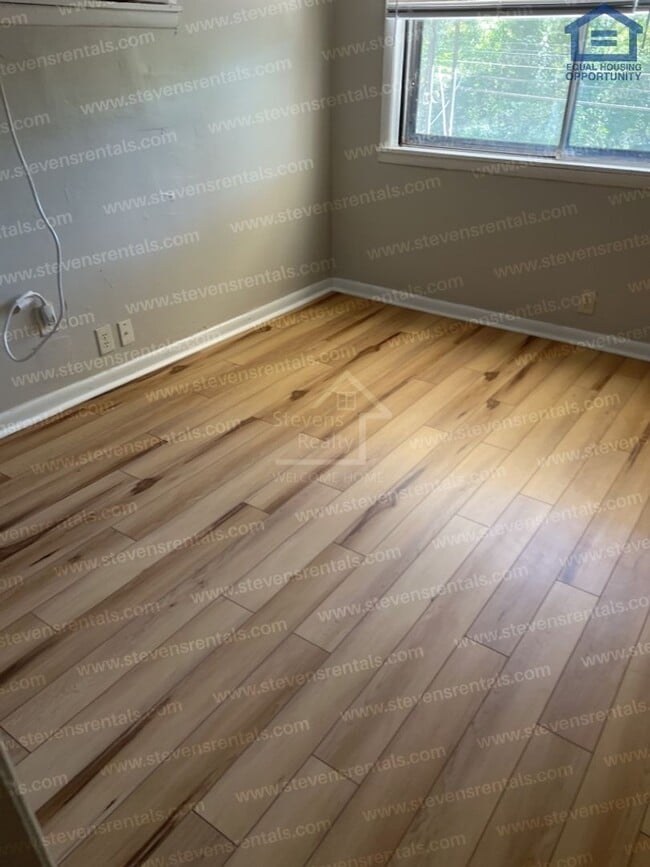 Photo - 5417 Slayton Ave