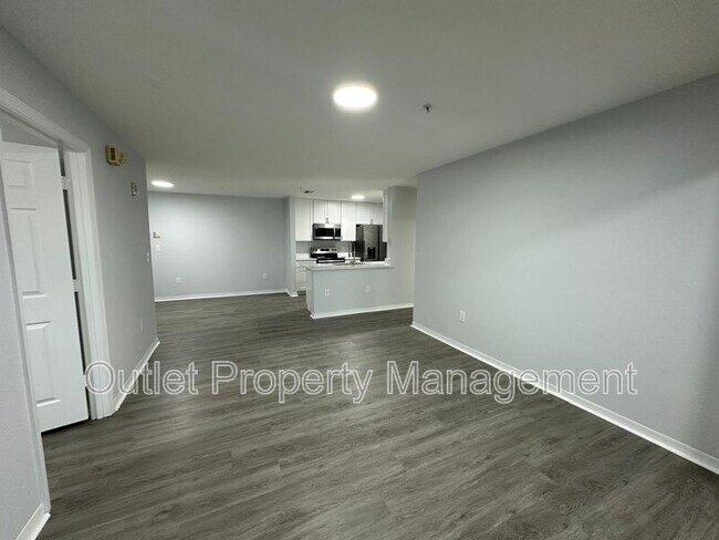 Photo - 5467 Vineland Rd Unidad #6106