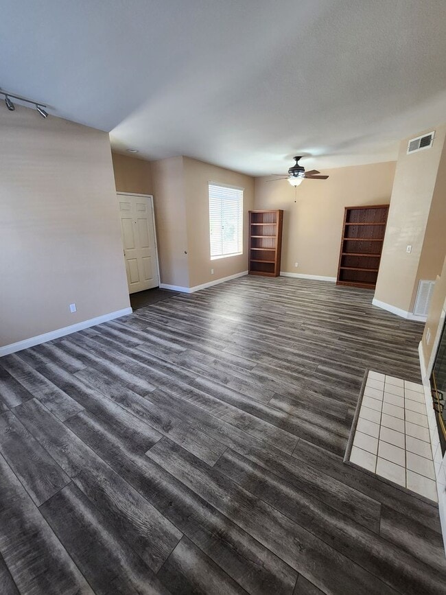 Photo - Gorgeous & Spacious 3Bd/2.5Ba, 1,679 SqFt, 2-story Condo - Central A/C & heat, Washer/Dryer - 2 C...