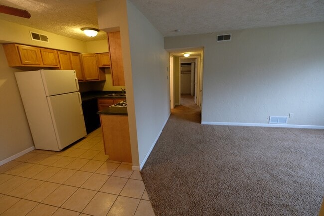Photo - 2 Bed, 1 Bath near a park and C. Trail, Great Neighborhood! Unit 7-6