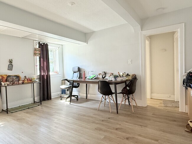 Building Photo - 74 Hanna St W Unit 1 B