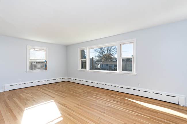 Photo - 272 Hunyadi Ave