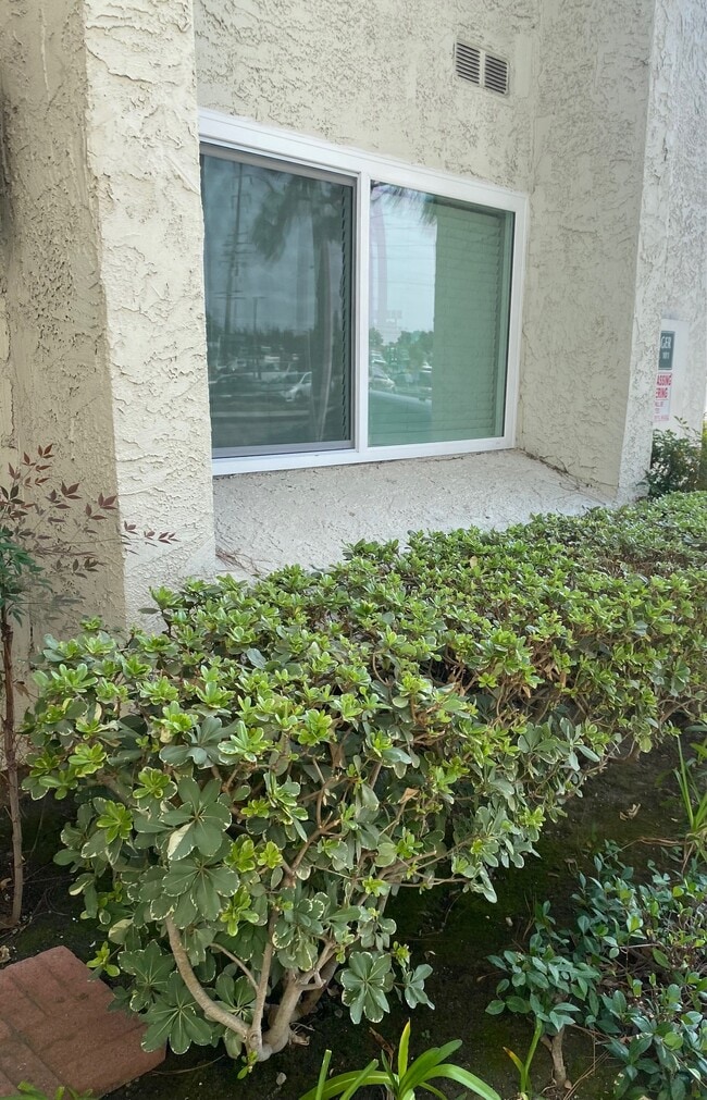 Granada Court Apartments