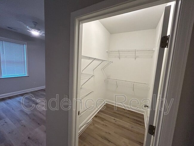 Photo - 4904 Maple Ave
