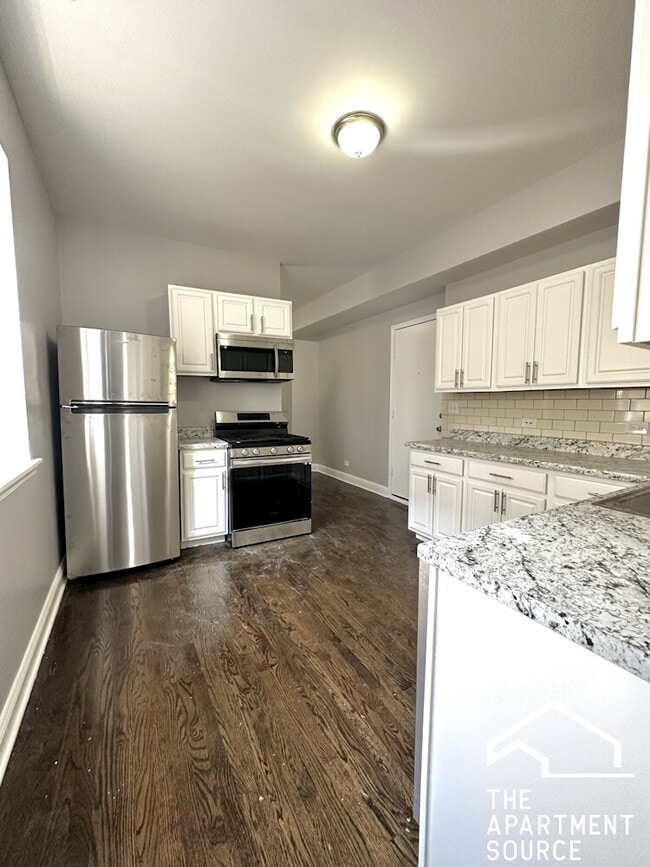 Building Photo - 4454 N Sheridan Rd Unit 2