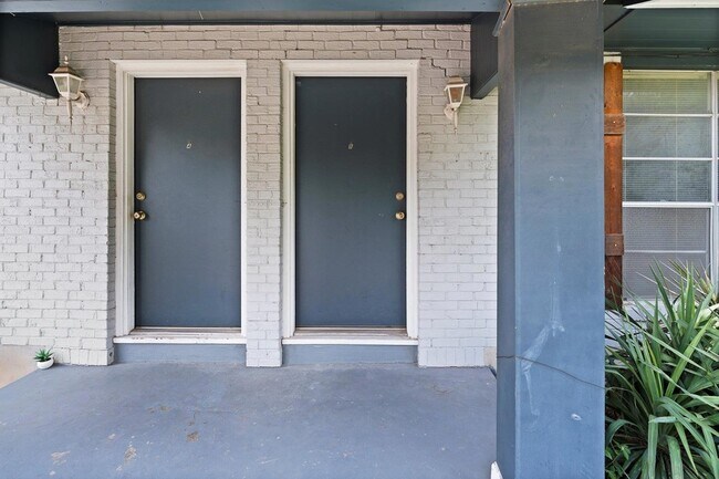 Photo - 2712 St Edwards Cir Unit B