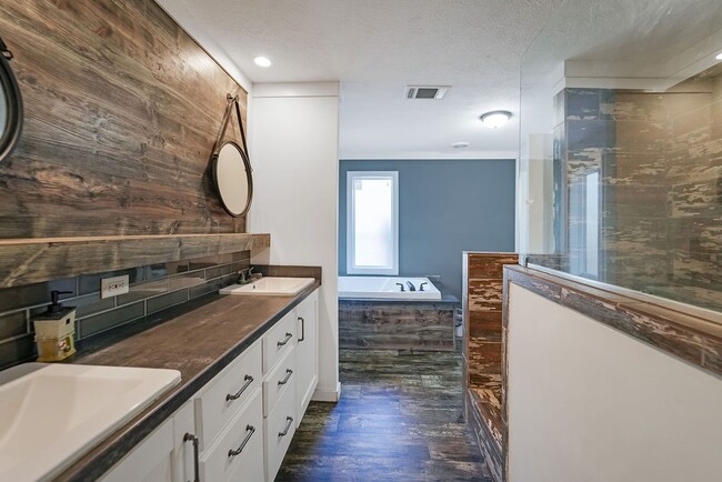 Photo - 29703 Midland St