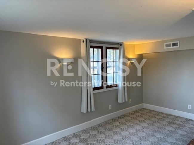 Photo - Available now - Charming 2 Bedroom 1 Bath Unit in Bayport