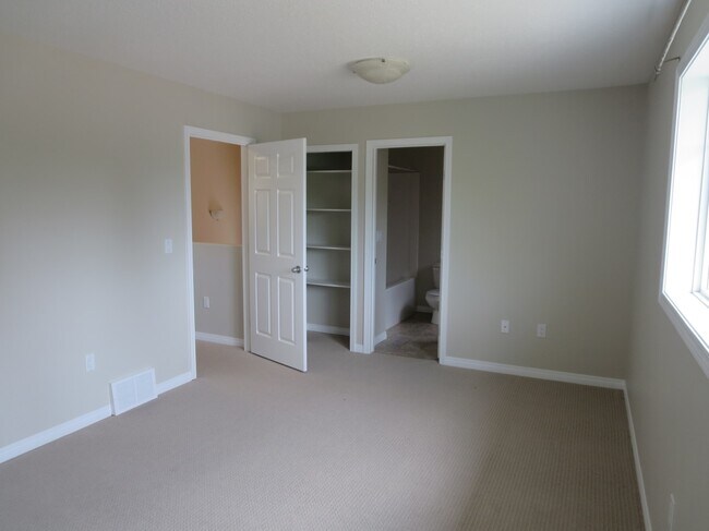 Photo - 5015-5053 53 St