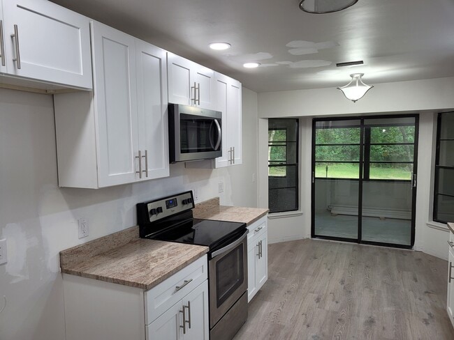 Photo - 21 Lemington Ct