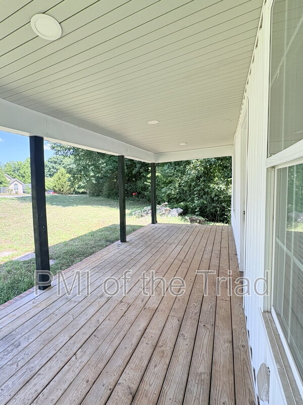 Photo - 2421 Daisy St