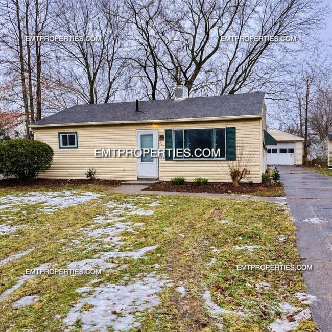 Building Photo - 2812 Riverview Ln