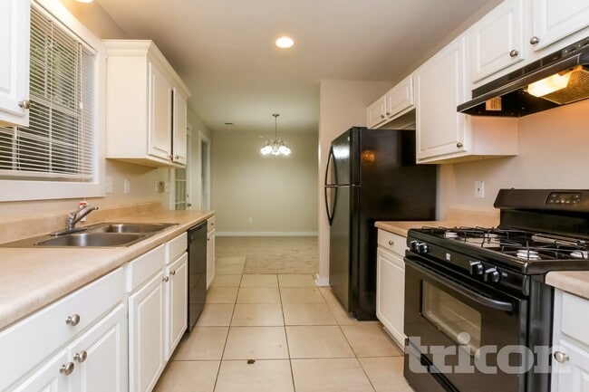 Photo - 1048 Whispering Woods Dr