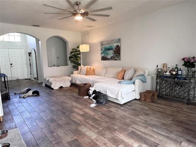 Photo - 902 Lost Grove Cir