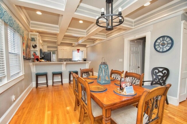 Photo - 1540 Melrose Dr SW